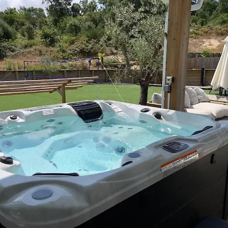 Climatisee 12 Personnes Piscine Chauffee Et Jacuzzi *