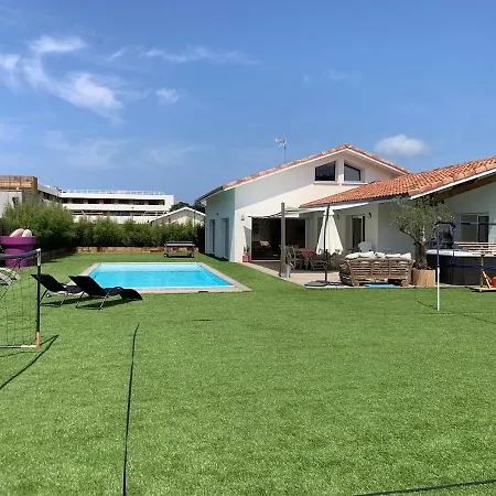 12 Personnes Piscine Chauffee Et Jacuzzi * Capbreton