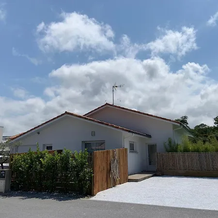 Climatisee 12 Personnes Piscine Chauffee Et Jacuzzi