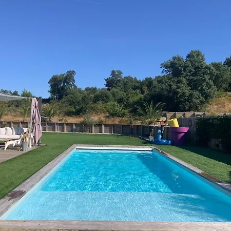 Climatisee 12 Personnes Piscine Chauffee Et Jacuzzi *